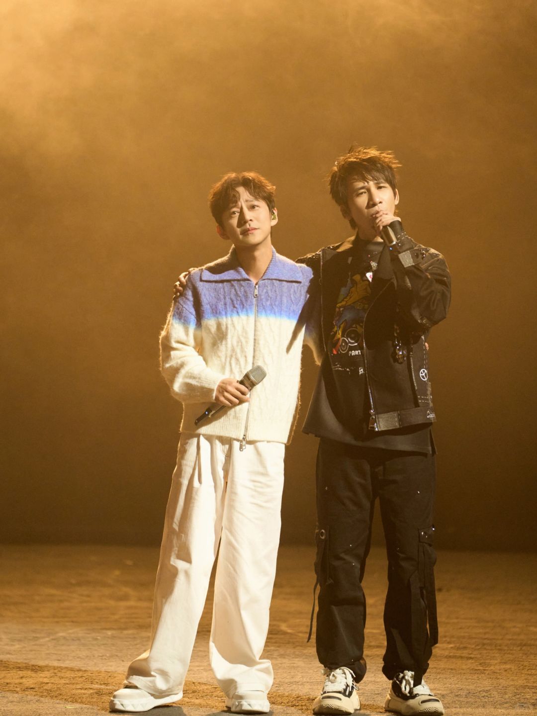 全勤的两位🥺何老师小哭包 还好昀正片在