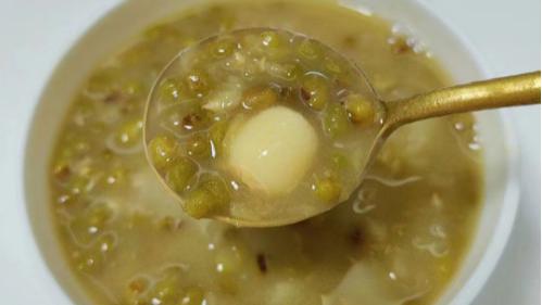 三伏天出汗多，暑热难耐？常给家人喝这汤，消暑解热，别不懂吃