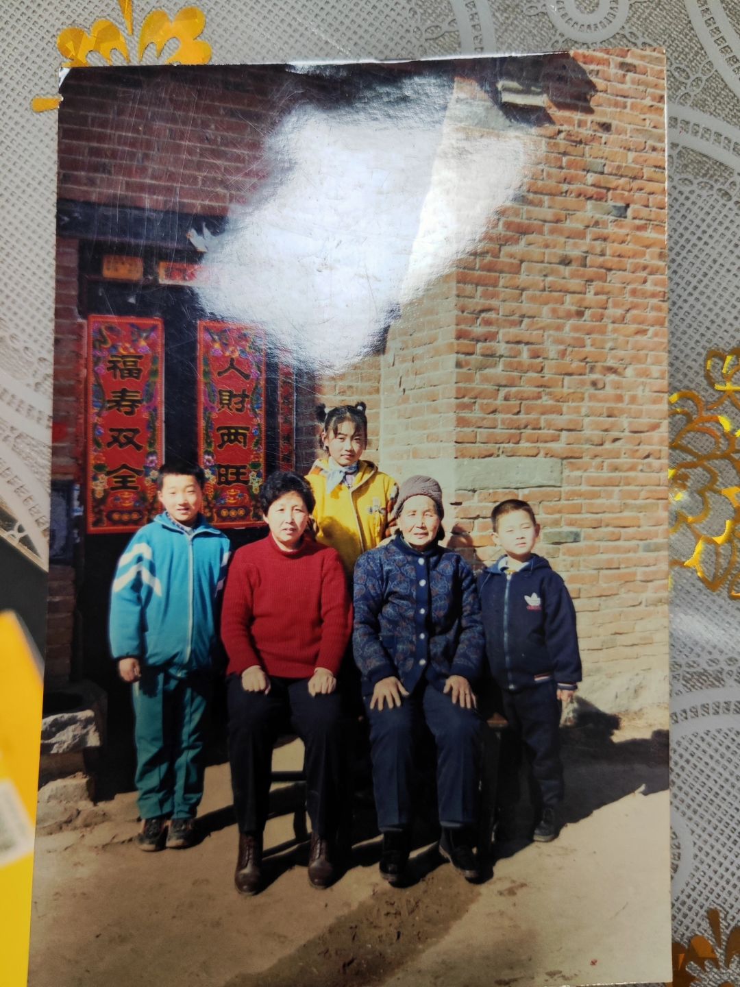 回家的意义
喝大酒，过大年
翻老照片下了一斤酒
无奖竞猜 哪个是我