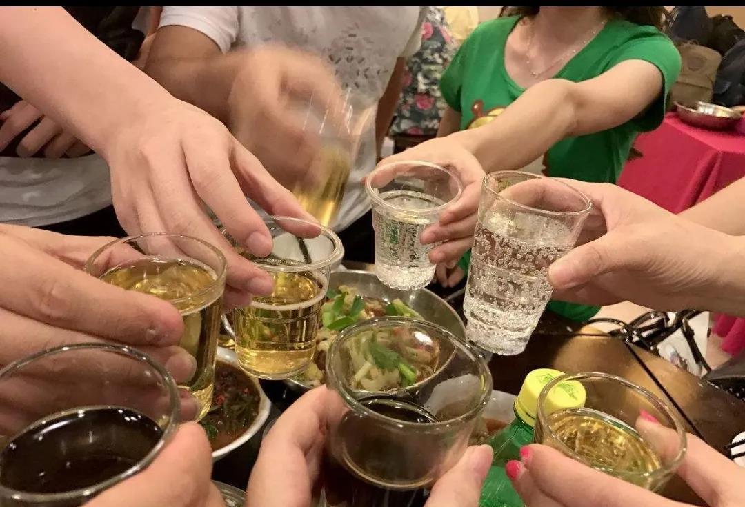 南昌一女子聚餐后死亡，同桌3人被判！
最近，南昌一起聚餐引发了悲剧。一位女子和朋