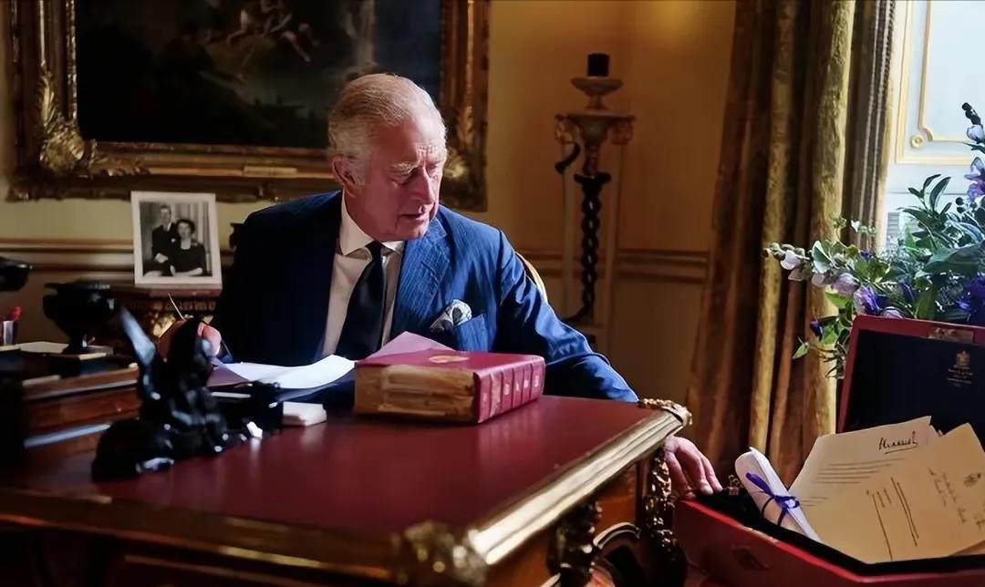 2月5日英国消息，英国国王查尔斯三世，在治疗前列腺肥大时发现患上了癌症，确诊的癌