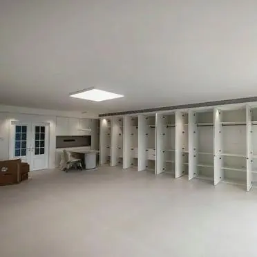 大家帮我看看，这位大排的柜子，怎么就像仓库、像澡堂储物柜，还有更过分的，说关起来