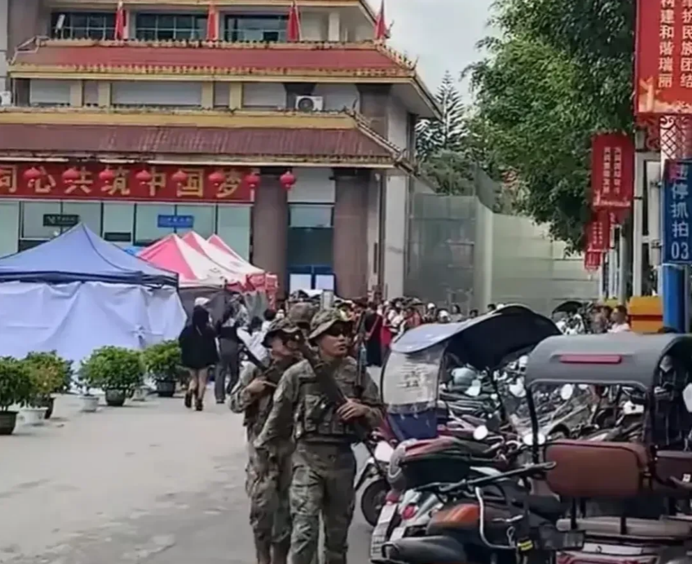 定海神针到了，我们边境的民众可以安心睡觉啦！我们的解放军已经接管中缅边境我们这一