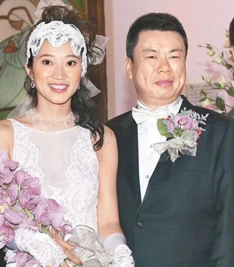 93港姐30年重聚，“最美黑帮大嫂”她的人生比电影还要传奇