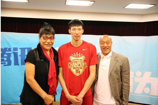 中国男篮婚姻状况，你知道几个？
1、张镇麟：已结婚
2、周琦：已结婚
3、赵继伟