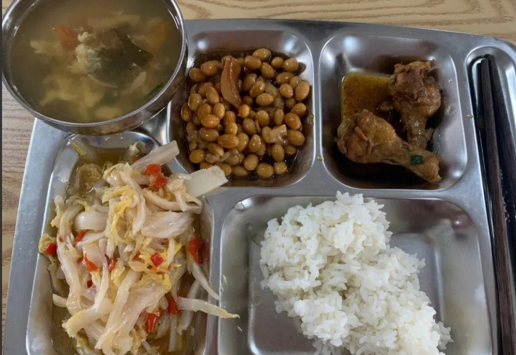 像这种工作，如果是你，愿意干多久：

1、月薪才8900元（实际到手所得）。

