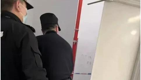 邵逸夫医院命案，阿某因感情纠纷杀死吕某，墙上写下血书后自杀！
