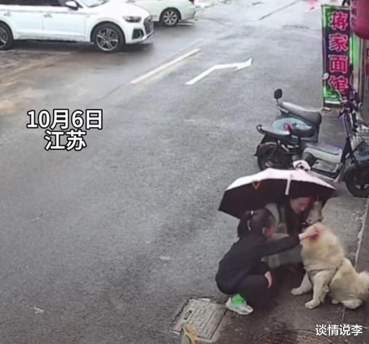 女子与狗合影被“突袭” 面对陌生宠物要谨慎_北京时间