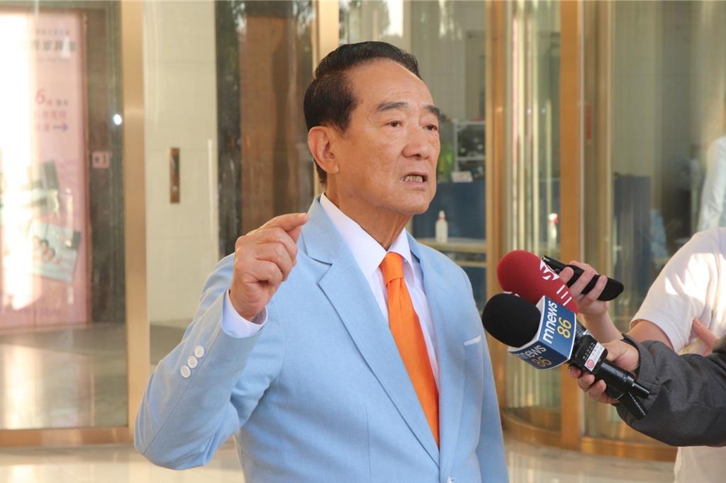 亲民党主席宋楚瑜28日谈及蓝白合破局的看法，他表示，台湾的民心希望政党轮替，但蓝