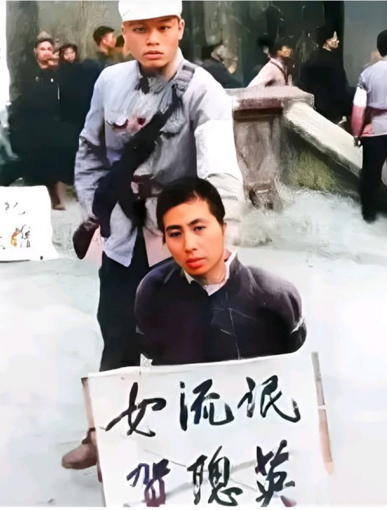 1967年，36岁的贺聪英即将被处决前的照片，此时她瘫坐在地上，面如死灰，此时她