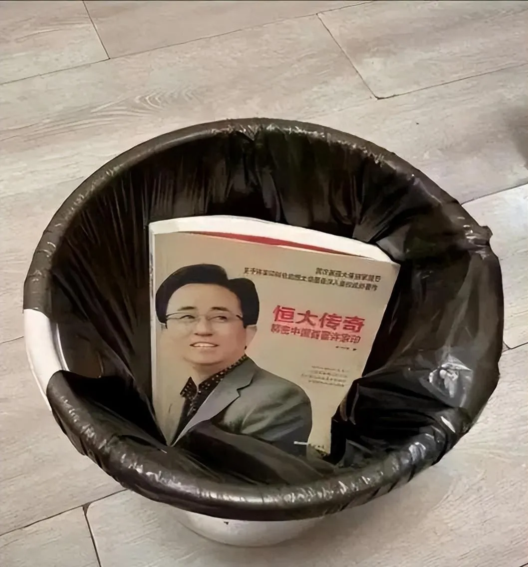 许家印到底有多可恨！说出来颠覆你的想象！
许家印事件已经很多天了，他所做的这一切
