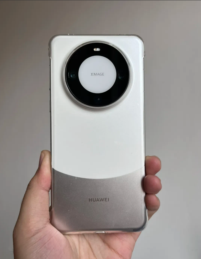 摸着良心问大家，华为Mate60 Pro到底领先在哪儿？

信号领先？好像友商米