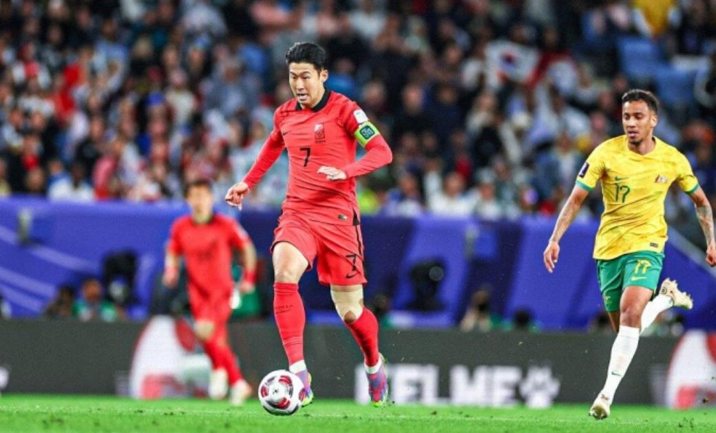 韩国打传控总比让出球权给澳大利亚围着高空轰炸好。而且澳大利亚忌惮韩国锋线的快攻，