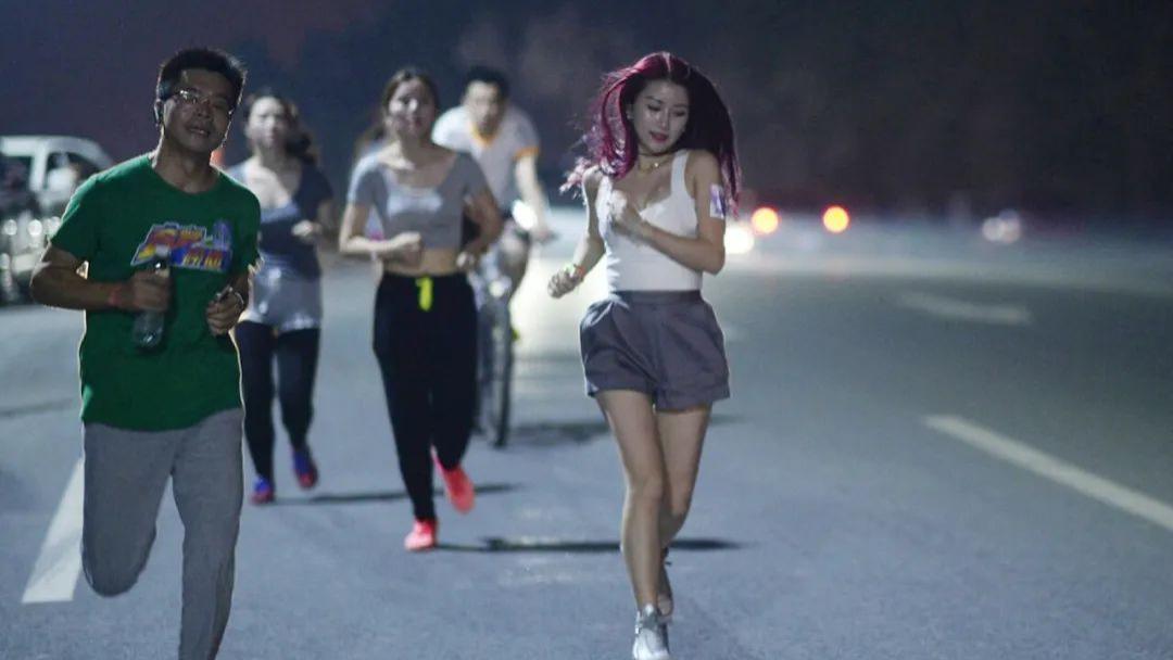 不建议你空腹有氧跑步，因为掉秤太快了