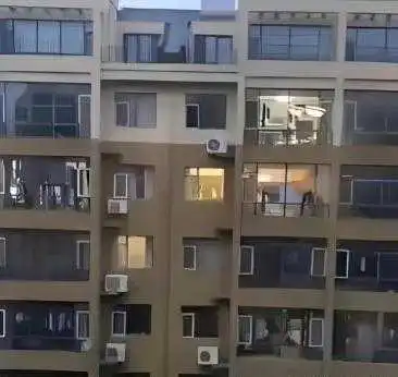 在阳台上吹风的时候，我一看对面，这不是观音吗…
