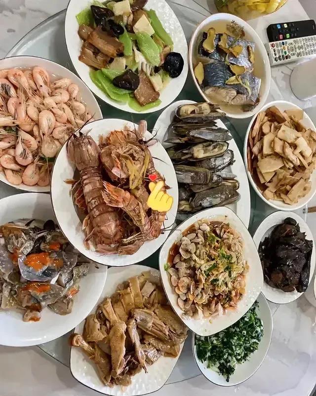朋友说在江苏，能吃上这桌菜肴的家庭年收入至少得 50 万以上！江浙菜真的那么贵吗