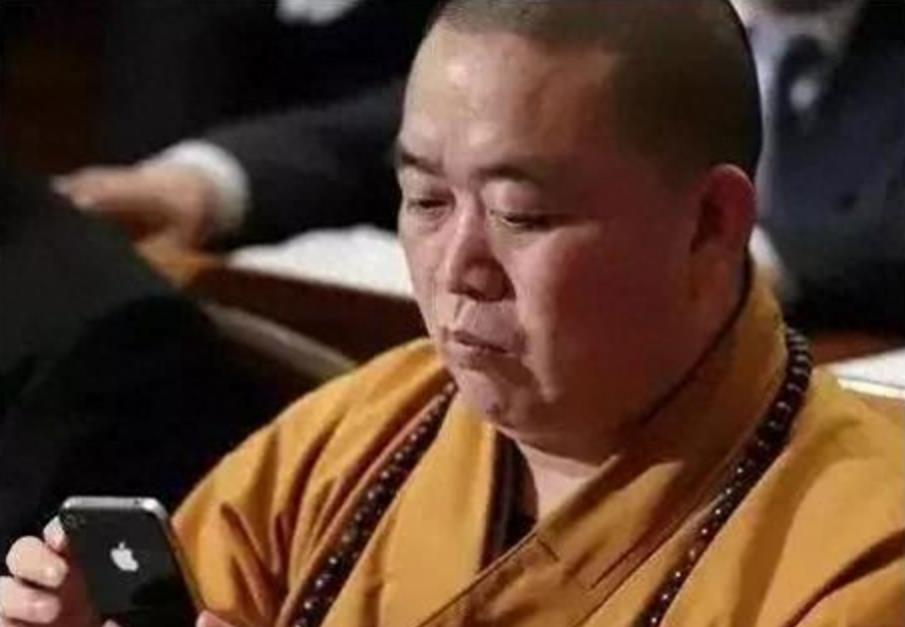 少林寺每年收入上亿，捐的香火钱花哪了？方丈释永信：我月薪700
少林寺方丈释永信