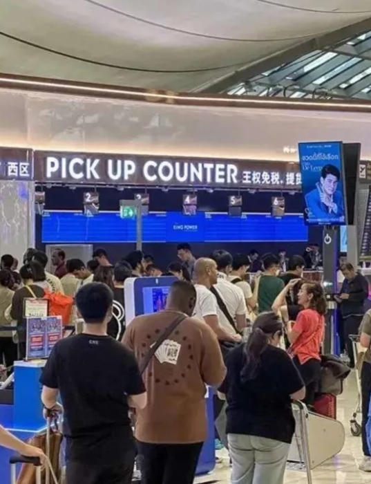 外媒想不通，为什么中国游客不出国了？现在中国游客不出去，国外果然开始着急了。

