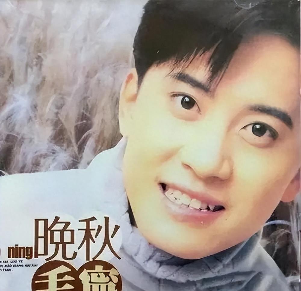 他8次上春晚，作死被捕入狱，今54岁仍无人问津，老搭档也断了联络