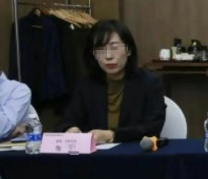 副总56岁，财务总监41岁，两人在同一个战壕奋战了13年，期间财务总监两次流产，