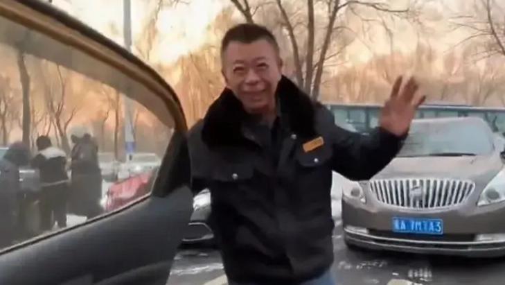 哈尔滨小土豆对司机撒娇称“哥哥请叫我小公主”，省委副书记发话