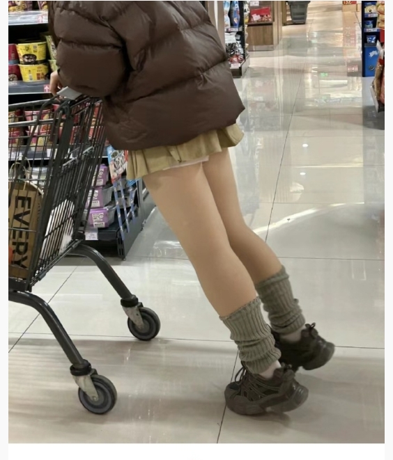 不懂腿粗的女生跟风露腿的意义是什么。。。 