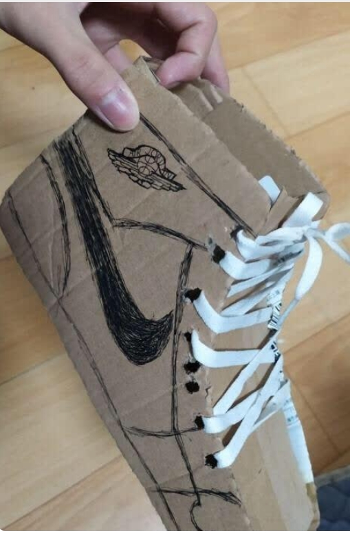 朋友送给我这双鞋，我不确定它是真是假。
