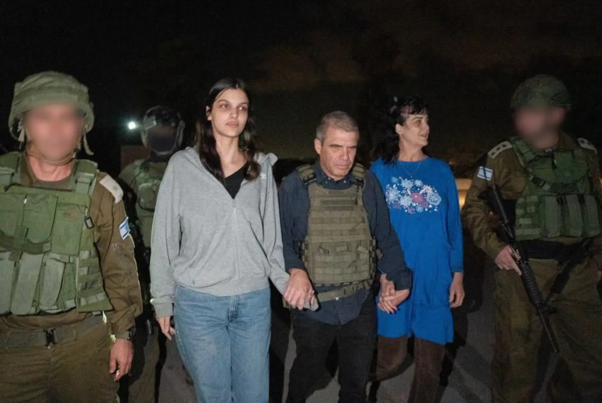 突发新闻：释放的美国人质的照片公开

母女Yehudit Tai和Natali 