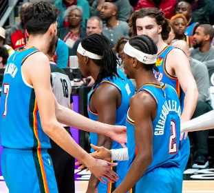 北京时间1月17日11：00，NBA常规赛快船主场迎战雷霆。

快船上一场105