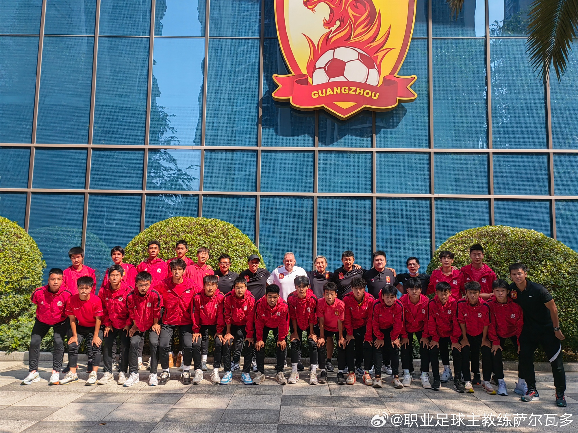 广州队有点悬啊，新赛季能不能踢都是问题！

足协公布中甲三队仅没有完成债务清欠，