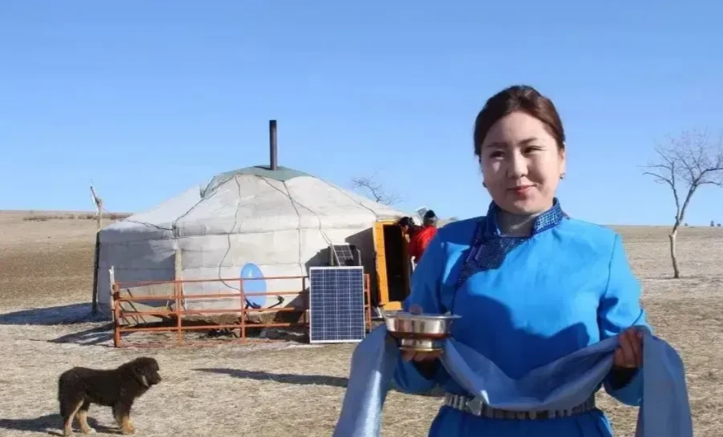 全家同睡一个蒙古包内，新婚夫妇怎么办？蒙古姑娘：简单

据这位蒙古姑娘她表示：在