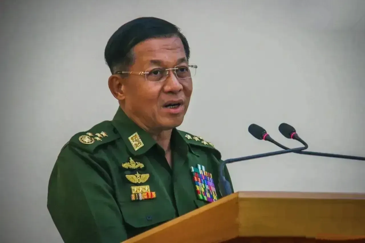 面对果敢同盟军的强势攻击，四大家族人心惶惶。有传言称，缅甸军政府以每人20万美元