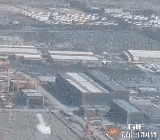 弹了！30吨小红车，被电磁弹射100多米，这技术肯定是遥遥领先了。

弹了，真弹