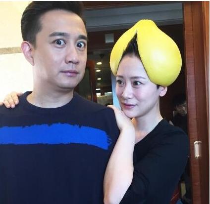 1997年，海清上大学的时候一次抽3根烟，被老师黄磊抓个正着，黄磊怒道：“女学生