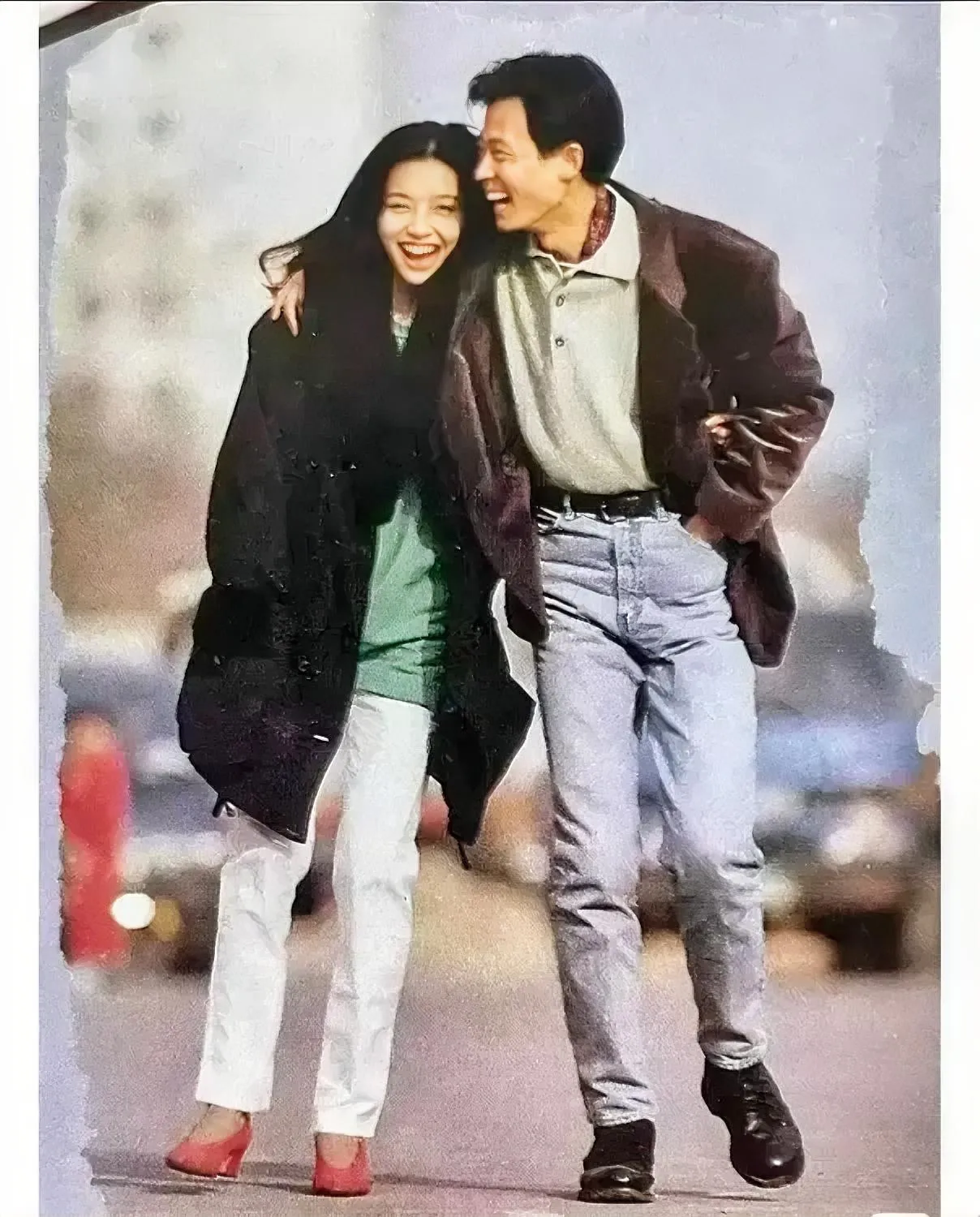 1994年，江珊和王志文年轻时的留影，江珊美丽动人，王志文阳光帅气