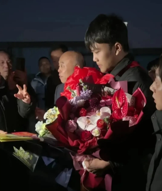 解清帅的父亲说了，家产4个子女平分，但是会给二儿子多一点，弥补这二十几年的亏欠。