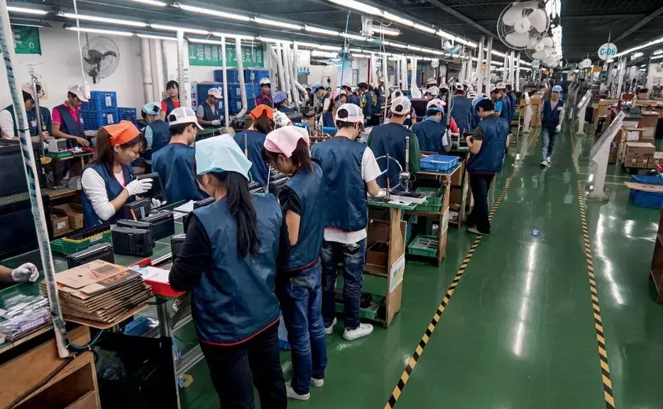 这样的人生还有什么意义?

老家表弟35岁，光棍。在深圳打工，月薪6500+左右