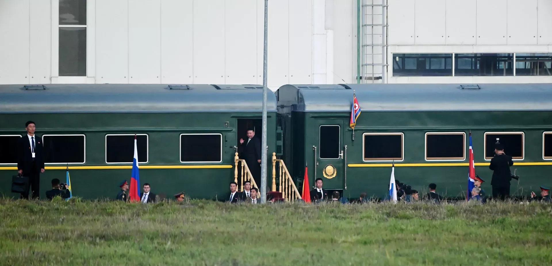 别小看金正恩乘坐的这个“绿皮火车”，这与普通的“绿皮火车”区别大了去了！根据俄罗