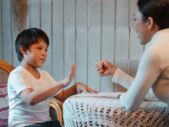 #宝妈育儿交流#   对于自闭症儿童的治疗，我们更讲究的就是一个“早发现、早干预