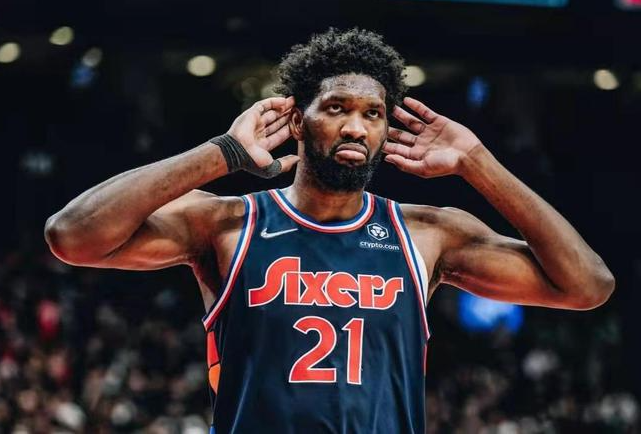 简单总结一下快船蜕变的要点
1、哈登真正激活了自巴茨和泰斯，把曾经的输分点，硬生