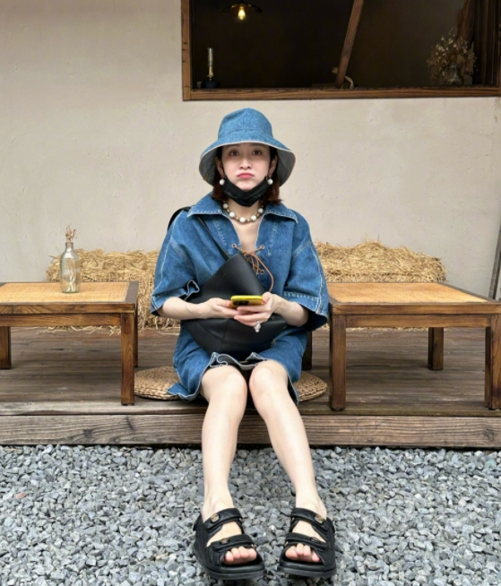 王鸥怀孕了，但孩子爸爸何九华并未出现，因此很多人怀疑何九华是不是出轨了。王鸥对何