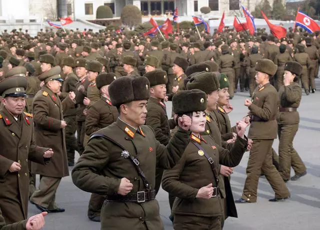 这是假装有枪？