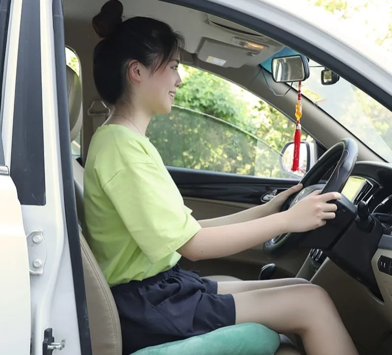 不知道你们有没有发现？去驾校学车的女人，只要你长得挺漂亮，不管你是女生还是已婚少