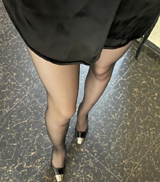 第一次觉得白色丝袜这么高级 ​​​