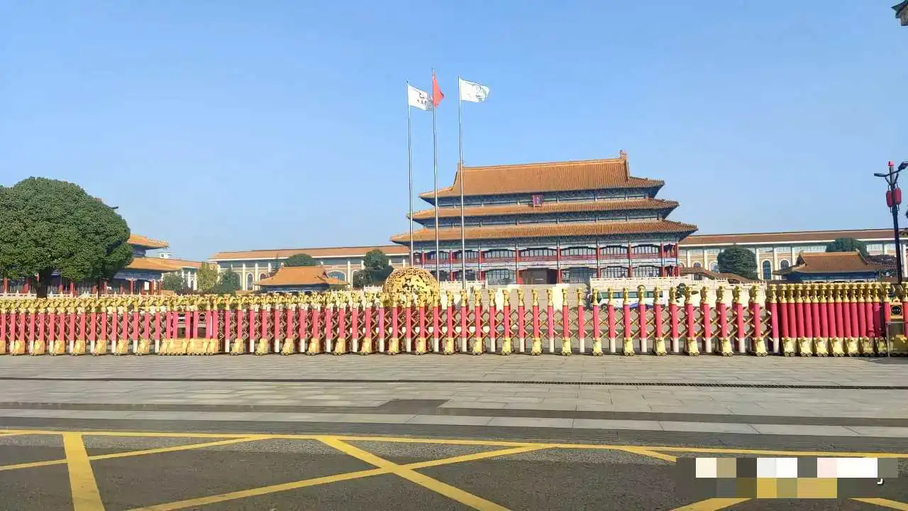 据说是江苏的一个制药厂，感觉上班就像上朝