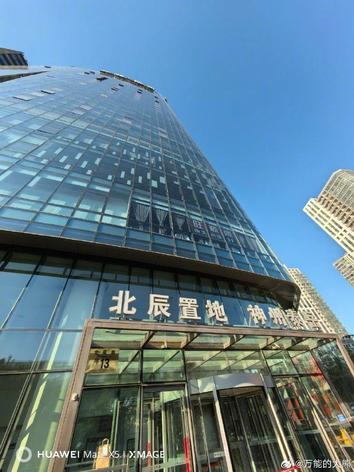 今天来这儿拜访朋友，想起在2012年的时候，我在旁边的b座办公，美团在这栋楼里办