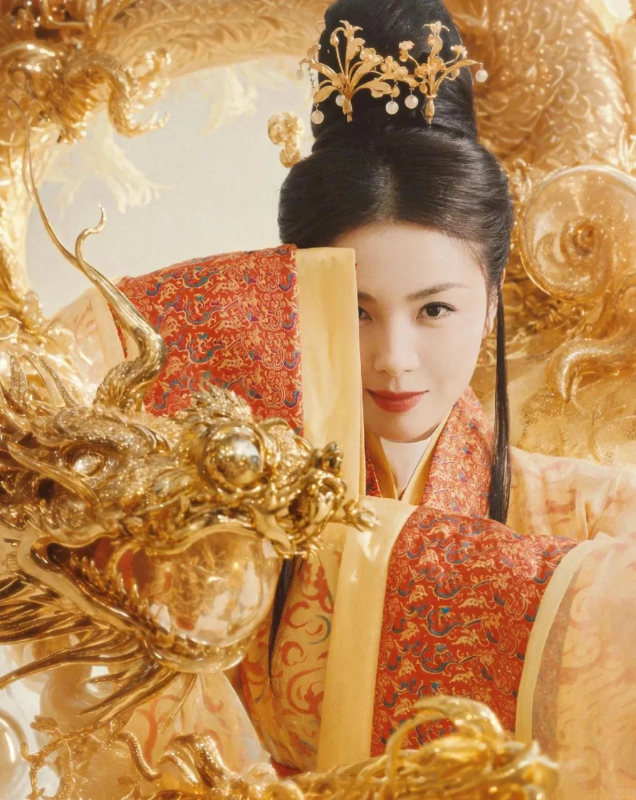 春晚《年锦》里出现的汉服和中国传统纹样