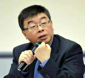 对于邱毅这个人，我很难理解，他从蓝营跑到了白营，为了巴结柯文哲，极尽谄媚逢迎之能