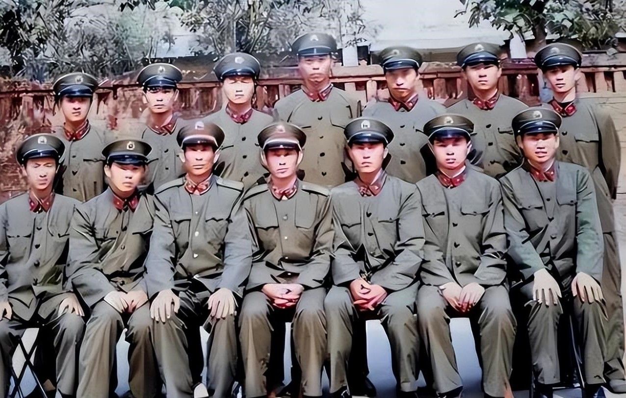 2001年三个战友转业, 走上不同的人生道路, 23年后重逢慨叹人生