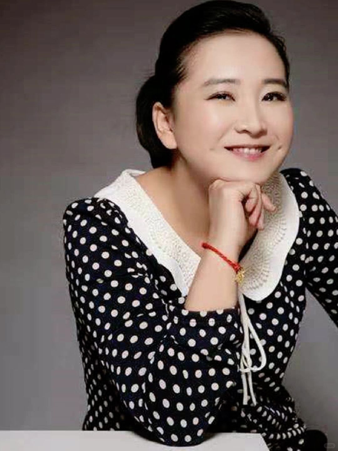 贾玲真瘦了，成功减重100斤，怎么做到的？
近日，贾玲成功减肥的消息在娱乐圈激起